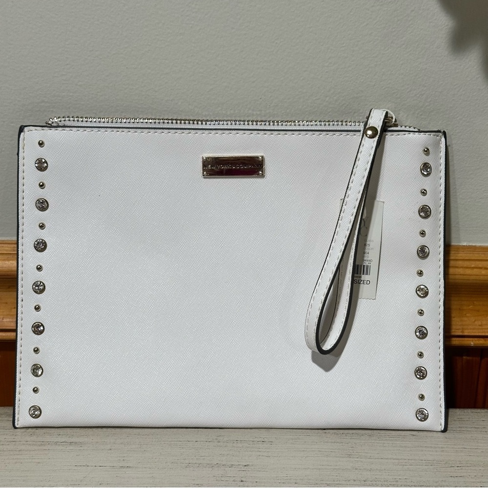 🚨White Wristlet Bag
